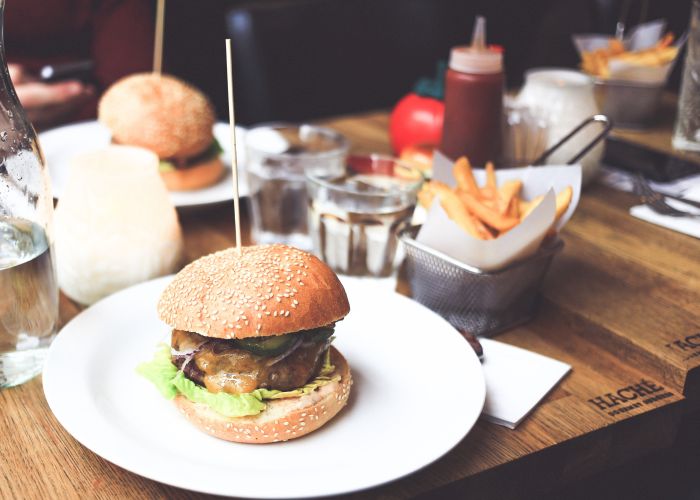 Vrije radicalen ontstaan door slecht voedsel te eten.